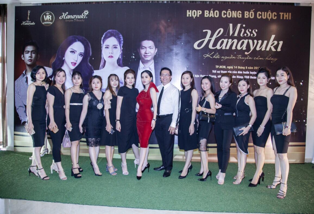 lo dien dan huan luyen vien hot cua miss hanayuki 2018