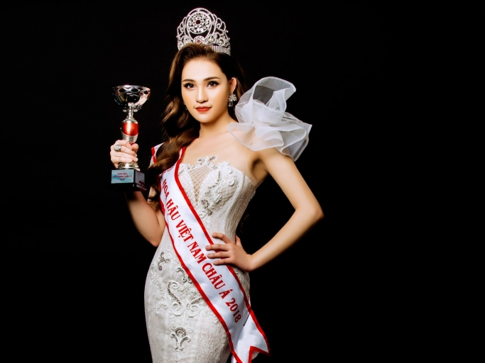 Vừa đăng quang Hoa hậu, Gia Hòa nỗ lực tập vũ đạo, thanh nhạc để trở lại với vai trò ca sĩ