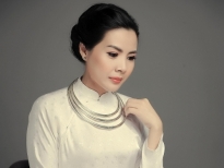 Á quân 'Đại sứ áo dài Việt Nam 2019' Ngọc Diễm khoe vẻ đẹp thanh thoát trong tà áo dài