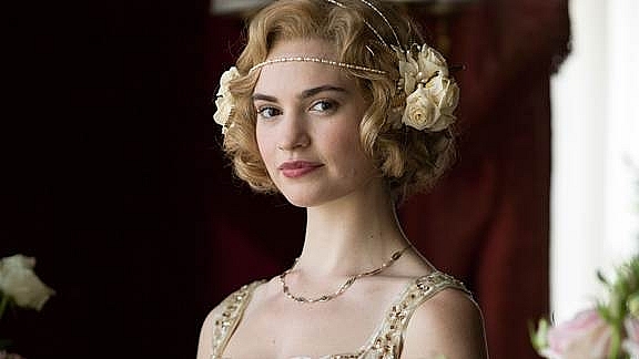 nhu ng la n bie n ho a da y a n tuo ng cu a lo lem lily james