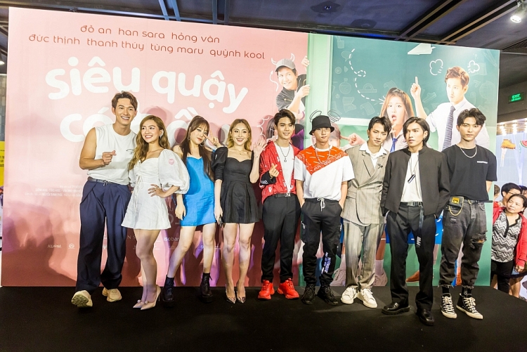 le thuy den ung ho vai dien moi cua do an trong sieu quay co bau