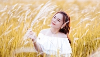Nàng thơ Lâm Nguyệt Ánh bên cánh đồng hoa cỏ lau