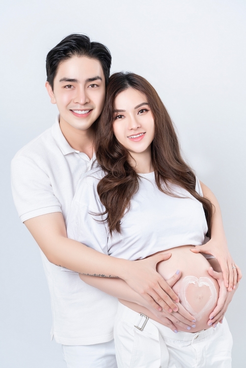 sat ngay lam bon thu thuy khoe bo anh hanh phuc ben chong va con trai