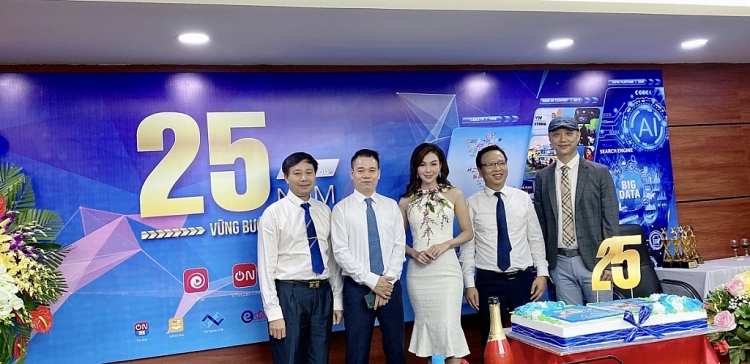 mc nguyen hai anh dep ruc ro tai le ky niem 25 nam vtvcab