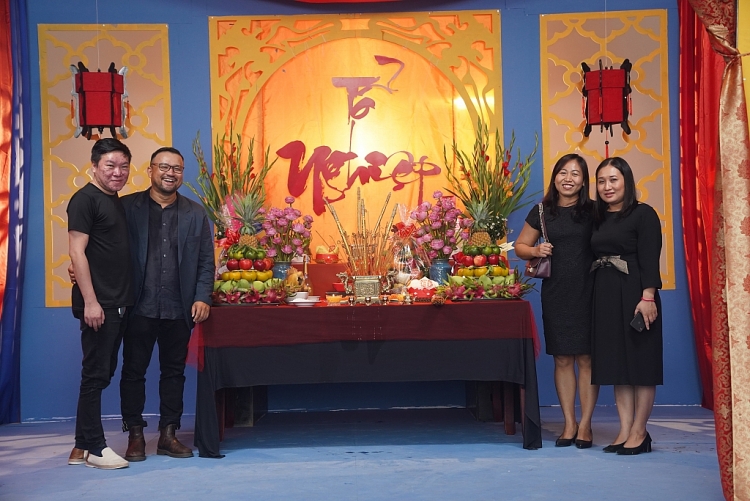 cong ty co phan phim y anh dang huong ngay gio to san khau