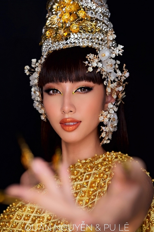 Nguyễn Thúc Thùy Tiên gây sốt khi hóa thân theo hình tượng 'công chúa Thái' đang gây bão của Lisa