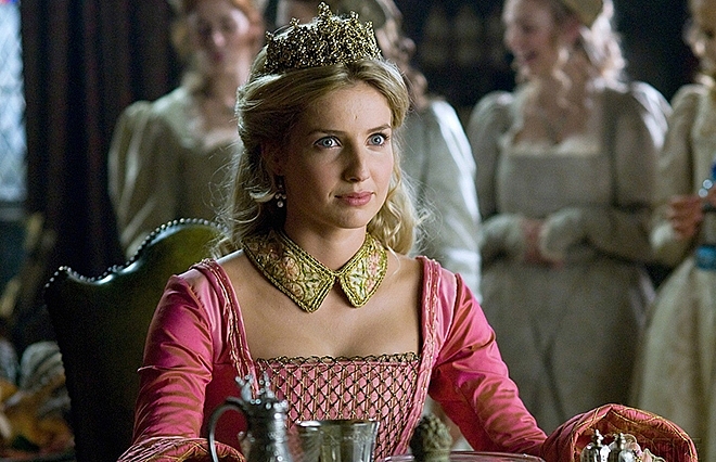 Annabelle Wallis: Đóa hồng Anh quốc với vẻ đẹp cổ điển đầy ma mị, 'nàng thơ' mới của James Wan