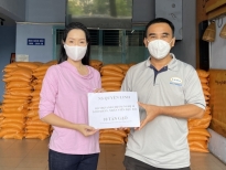 Trịnh Kim Chi cùng Quyền Linh trợ giúp nghệ sĩ nghèo trong mùa dịch