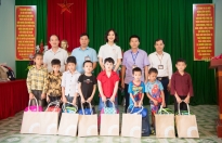 'Hoa hậu các dân tộc Việt Nam 2022' Nông Thúy Hằng khởi đầu hành trình khuyến học tại Hà Giang