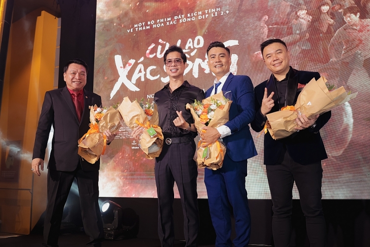 Sao Việt được phen hoảng hốt với màn 'đánh úp' của 'binh đoàn xác sống' tại buổi ra mắt phim 'Cù lao xác sống'