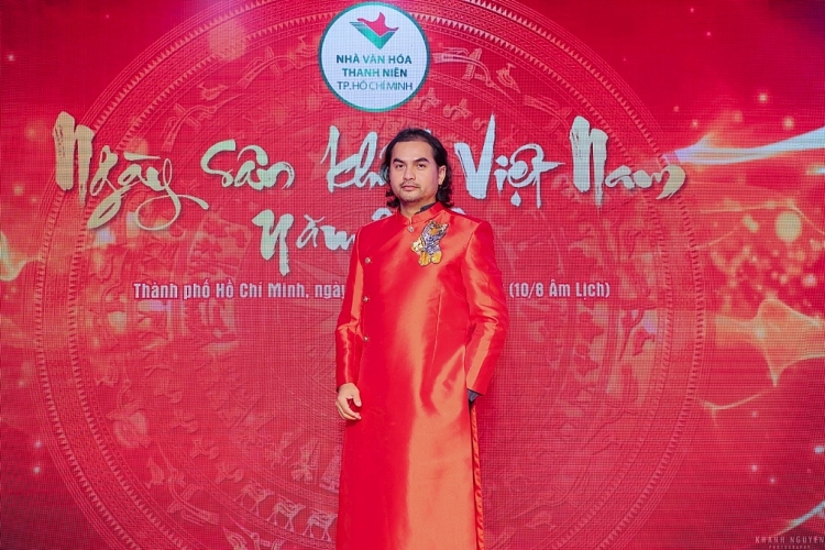 Nghệ sĩ Việt tề tựu mừng giỗ Tổ tại Nhà văn hóa Thanh Niên