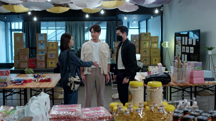 'Sứ mệnh tái sinh': 2 mỹ nam Singapore cùng 'phải lòng' diễn viên từng hóa thân cô dâu Việt Chantalle Ng