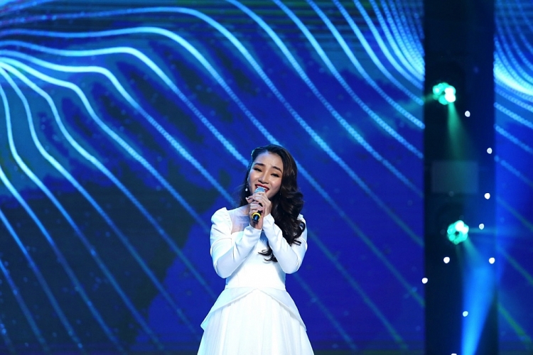 'Người kể chuyện tình': Nữ ca sĩ khiến danh ca Thái Châu trầm trồ khi hát thành công dòng nhạc lớn hơn tuổi vài thập niên