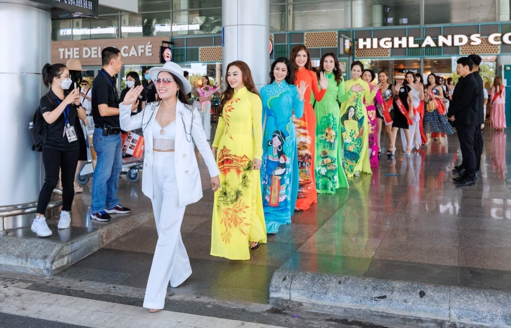 Sân bay quốc tế Đà Nẵng chào đón dàn thí sinh sáng giá của 'Hoa hậu thương hiệu Việt Nam 2022'