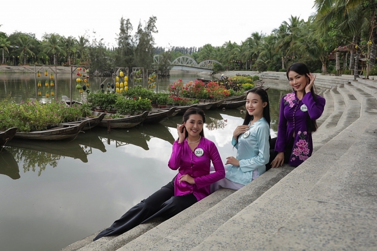 Top 25 'Hoa khôi sông Vàm 2022' nhập cuộc, duyên dáng cùng áo dài bà ba quảng bá du lịch tỉnh Long An