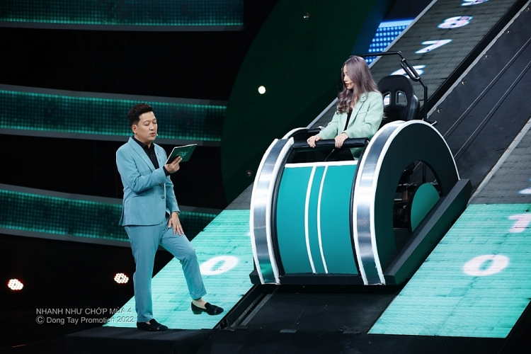 'Nhanh như chớp': Hot Tiktoker Kiều Chi hát chay 'Mặt mộc' bằng tiếng Quảng Nam khiến Hari Won ngơ người