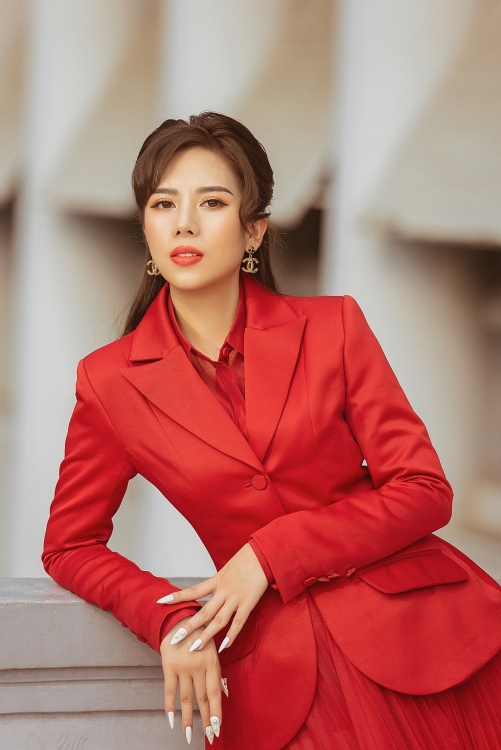 Hoa hậu Dương Yến Nhung hóa quý cô retro trong bộ ảnh mới