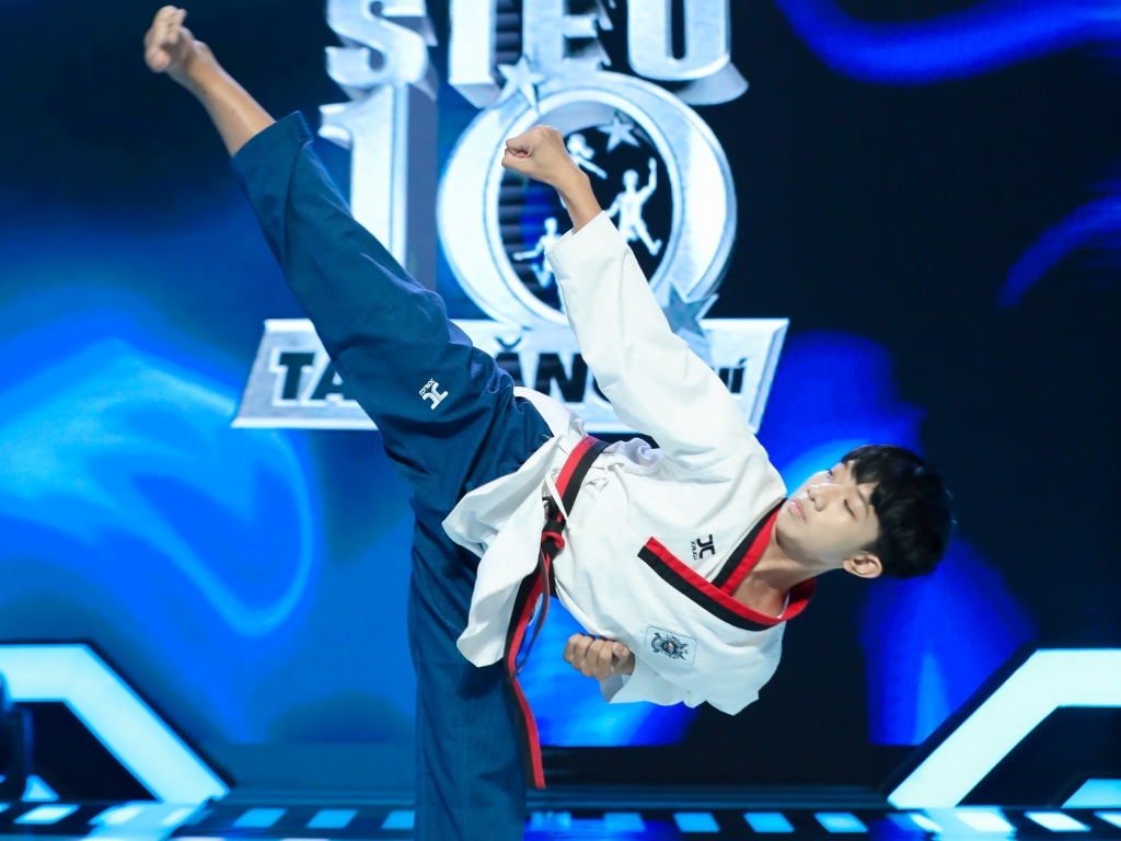 Siêu tài năng nhí Taekwondo lập kỷ lục đá trên không lần đầu tại Việt Nam