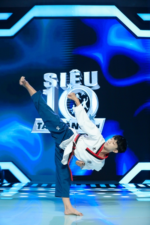Siêu tài năng nhí Taekwondo lập kỷ lục đá trên không lần đầu tại Việt Nam