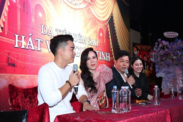 Mai Thiên Vân về Việt Nam biểu diễn lần đầu trong show của Quang Lê sau 15 năm định cư ở Mỹ