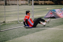 MC Tuấn Tú bất ngờ trở thành thủ môn bất đắc dĩ cho các chân sút nhí