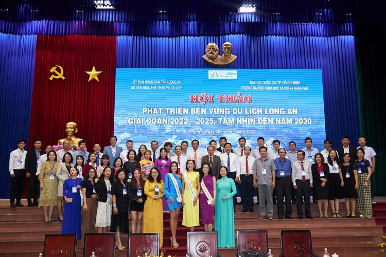 Top 3 'Hoa khôi sông Vàm 2022' thanh lịch và duyên dáng tham dự 'Tuần Văn hóa - Du lịch tỉnh Long An'