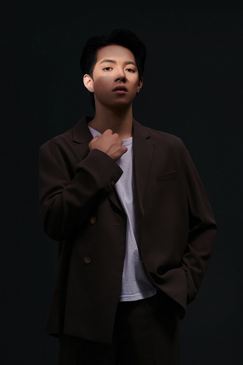 'Tân binh' Duy Drake được Hoài Lâm đích thân hỗ trợ trong sản phẩm pre-debut