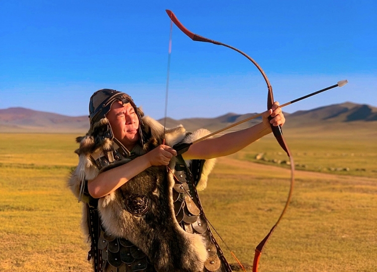 Đoan Trường vượt hơn 1.500km qua 5 tỉnh thành chinh phục sa mạc Gobi tại Mông Cổ