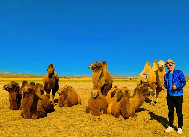 Đoan Trường vượt hơn 1.500km qua 5 tỉnh thành chinh phục sa mạc Gobi tại Mông Cổ