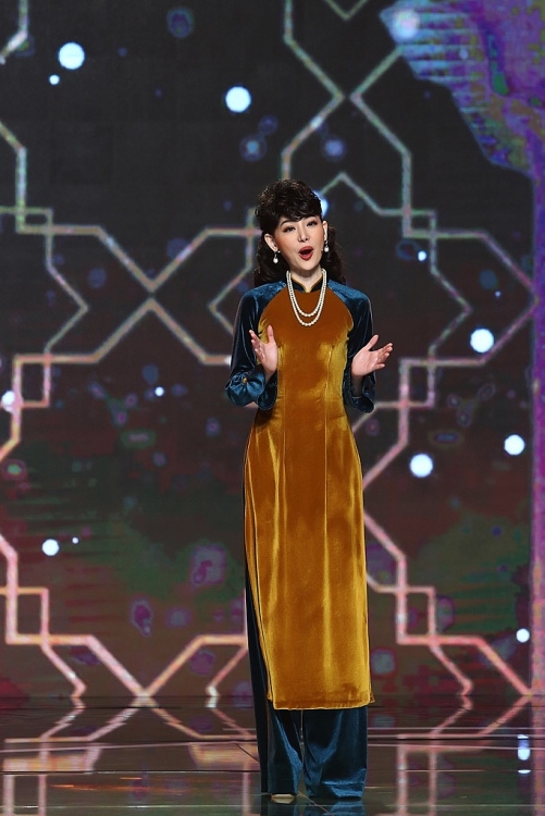 Phong cách thời trang cổ điển 'vạn người mê' của MC Minh Ngọc tại 'Người kể chuyện tình'
