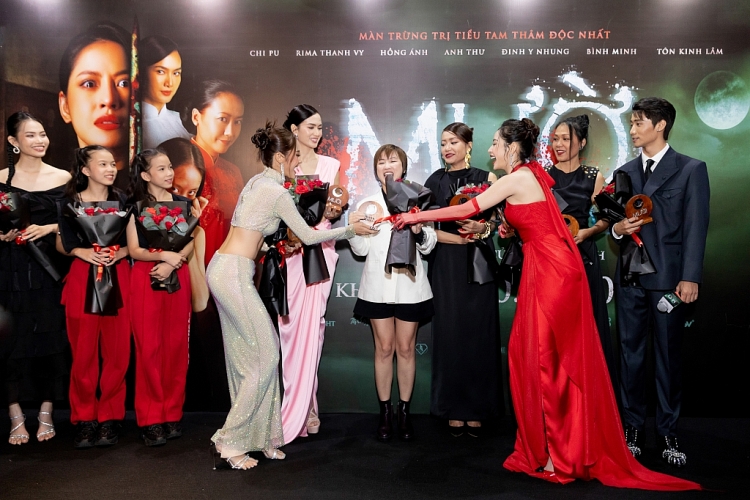 Dàn sao 'Mười: Lời nguyền trở lại' đọ dáng tại buổi ra mắt phim