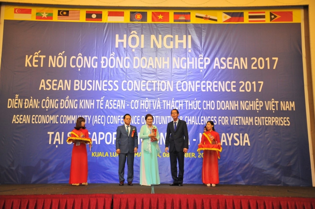 danh ca ngoc son duoc vinh danh la nha hoat dong xa hoi tieu bieu chau a thai binh duong