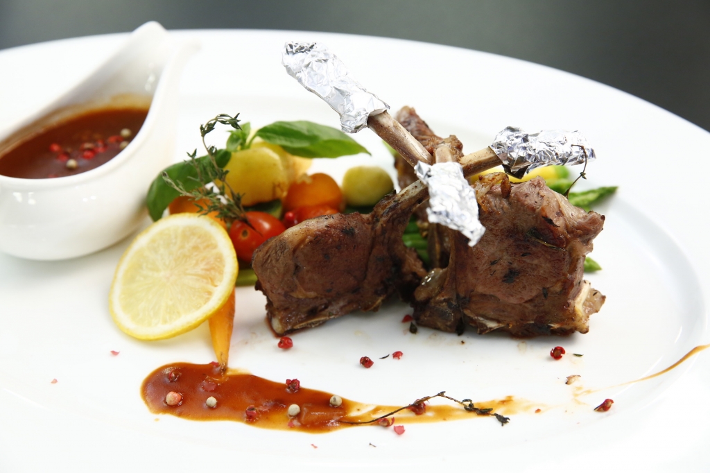 Hoàng Long liên tục chiến thắng trước siêu mẫu Thu Hằng và Hà Anh trong cả hai thử thách hoang long lien tuc chien thang truoc sieu mau thu hang va ha anh trong ca hai thu thach