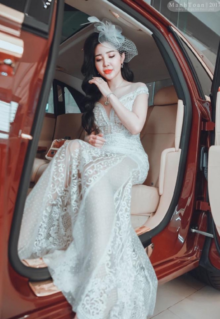 diem nguyen gay bat ngo truoc them cuoc thi nu hoang kim cuong empire 2017