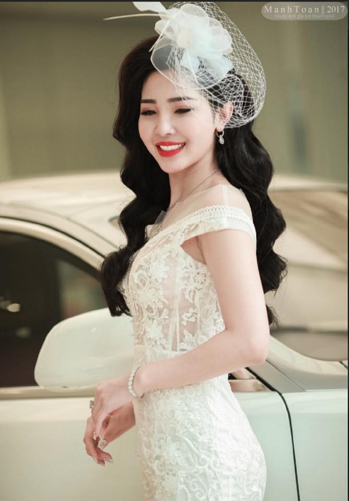 diem nguyen gay bat ngo truoc them cuoc thi nu hoang kim cuong empire 2017