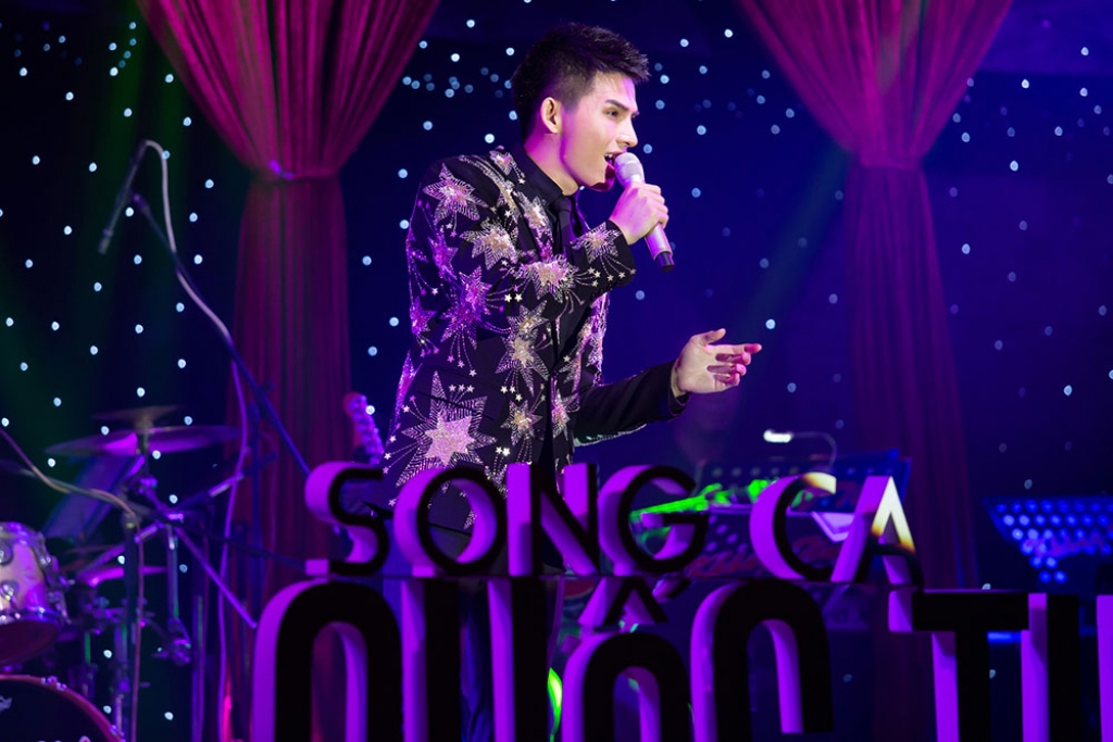 le quyen nam chat tay song ca tinh tu cung quoc thien truoc mat ong xa