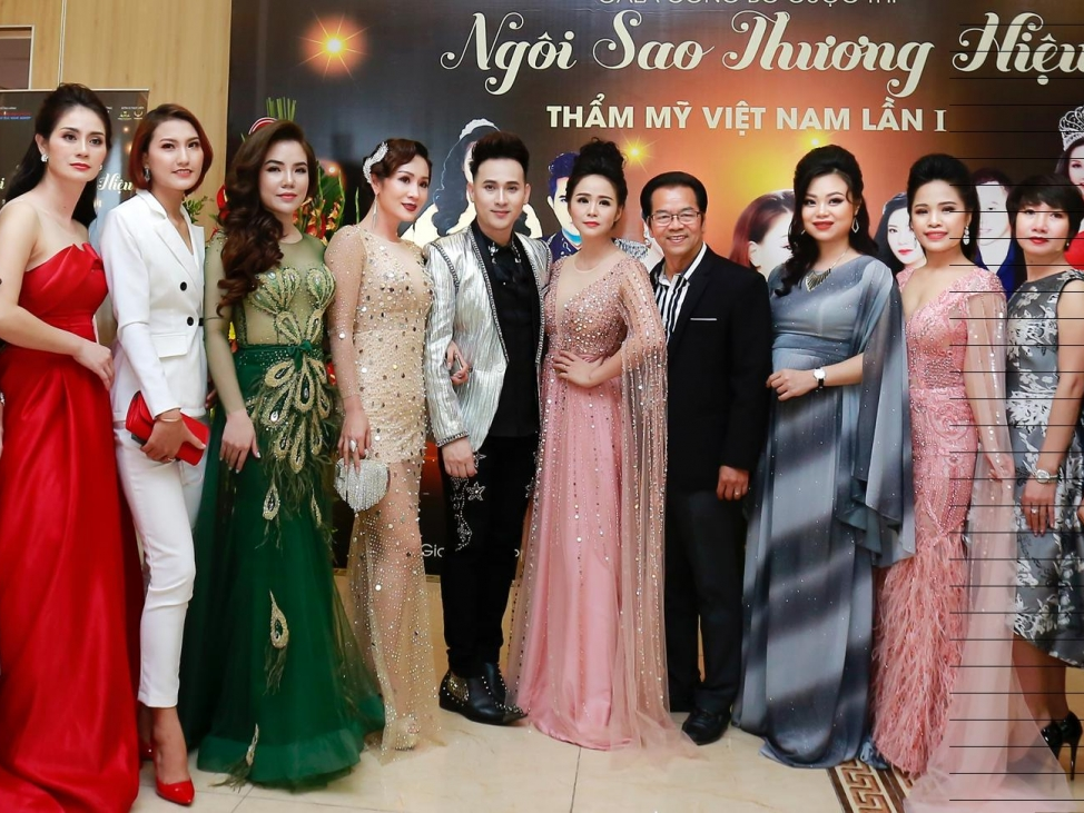 Hoa hậu Vũ Loan đẹp quyến rũ bên cạnh ca sĩ Nguyên Vũ tại sự kiện