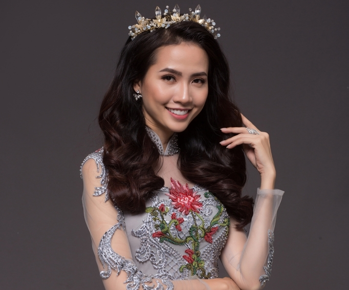 Hoa hậu Phan Thị Mơ hóa nàng tiên hoa trong thiết kế của Đan Hà