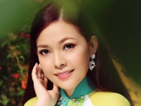 Kim Thanh Thảo mặc áo dài khoe vòng eo con kiến