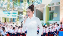 Hoa hậu Dy Khả Hân rạng rỡ về trường cũ trao học bổng