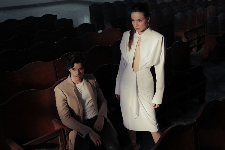 ho ngoc ha la nu ca si dau tien mua bao hiem khi thuc hien mv tren san dap may bay toa nha bitexco