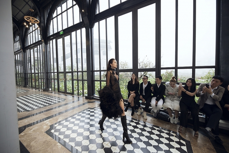 ngoc chau tai xuat san runway voi vai tro vedette