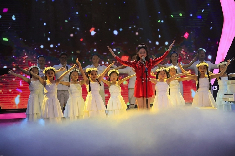 quan quan hay nghe toi hat nhi hoang thien nga se dung mot phan tien thuong de tu thien