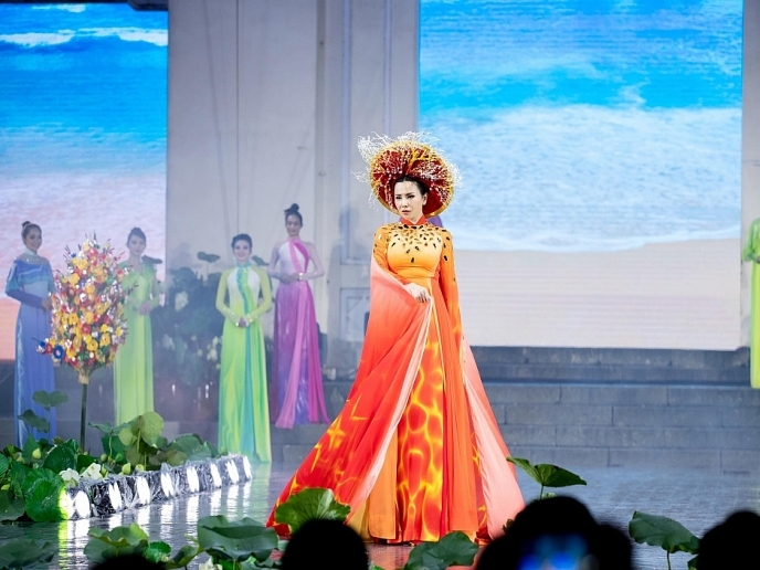 Hoa hậu Châu Ngọc Bích làm ‘nàng thơ’ của nhà thiết kế Ngô Nhật Huy