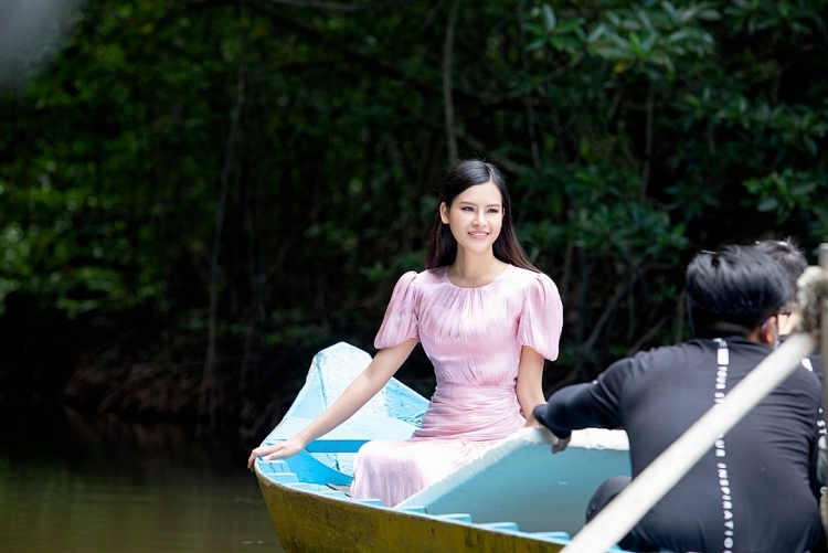 miss earth vietnam 2020 thai thi hoa loi bun trong cay o rung ngap man can gio