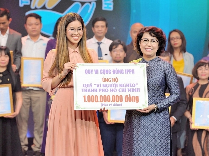 Tiên Nguyễn tiếp tục ủng hộ người nghèo TP.HCM 1 tỷ đồng