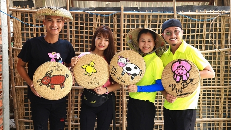 'Người vẽ ước mơ': Khép lại 30 cuộc đời bất hạnh, bắt đầu cho những hành trình mới