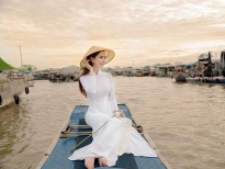 Phan Thị Mơ tựa cô sinh viên miền Tây sông nước với áo dài trắng tinh khôi
