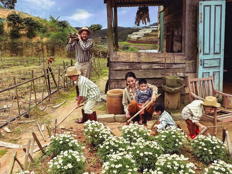 Tan chảy trước bộ ảnh 'Gia đình nông dân' cực chất của Thành Đạt - Hải Băng