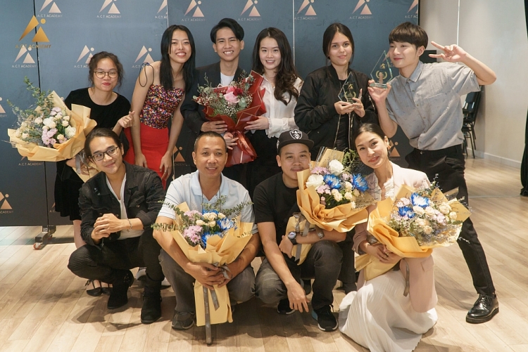 Wiwi Nguyễn học diễn xuất với Kathy Uyên, tập gym miệt mài trước khi ghi hình 'Supermodel me 2021'